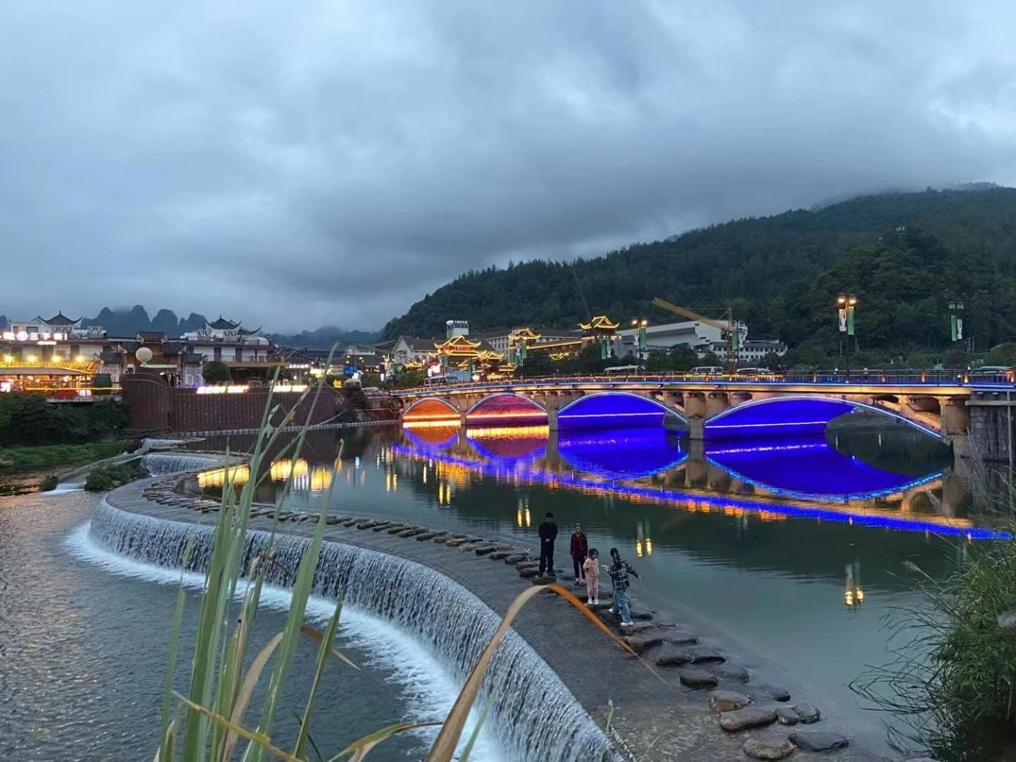 Yijingju Humanistic Inn Zhangjiajie Buitenkant foto
