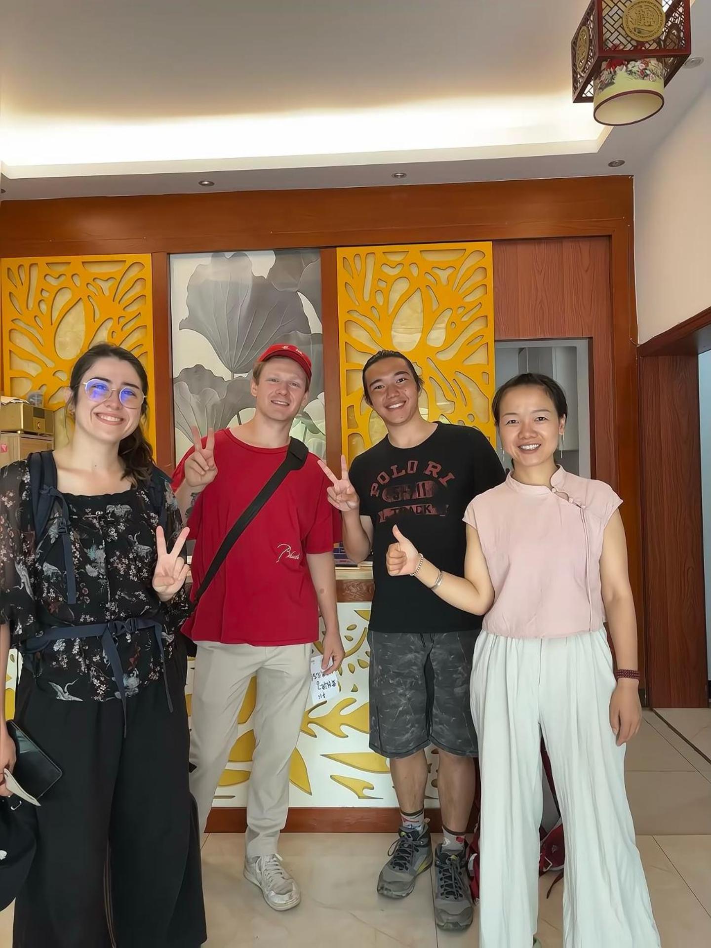 Yijingju Humanistic Inn Zhangjiajie Buitenkant foto